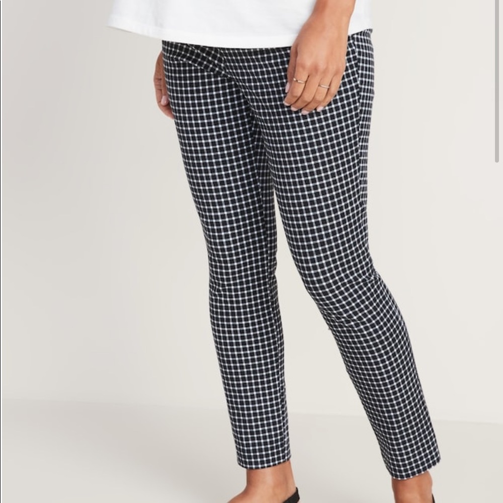 Old Navy Pixie Maternity Ankle Crops/Pants